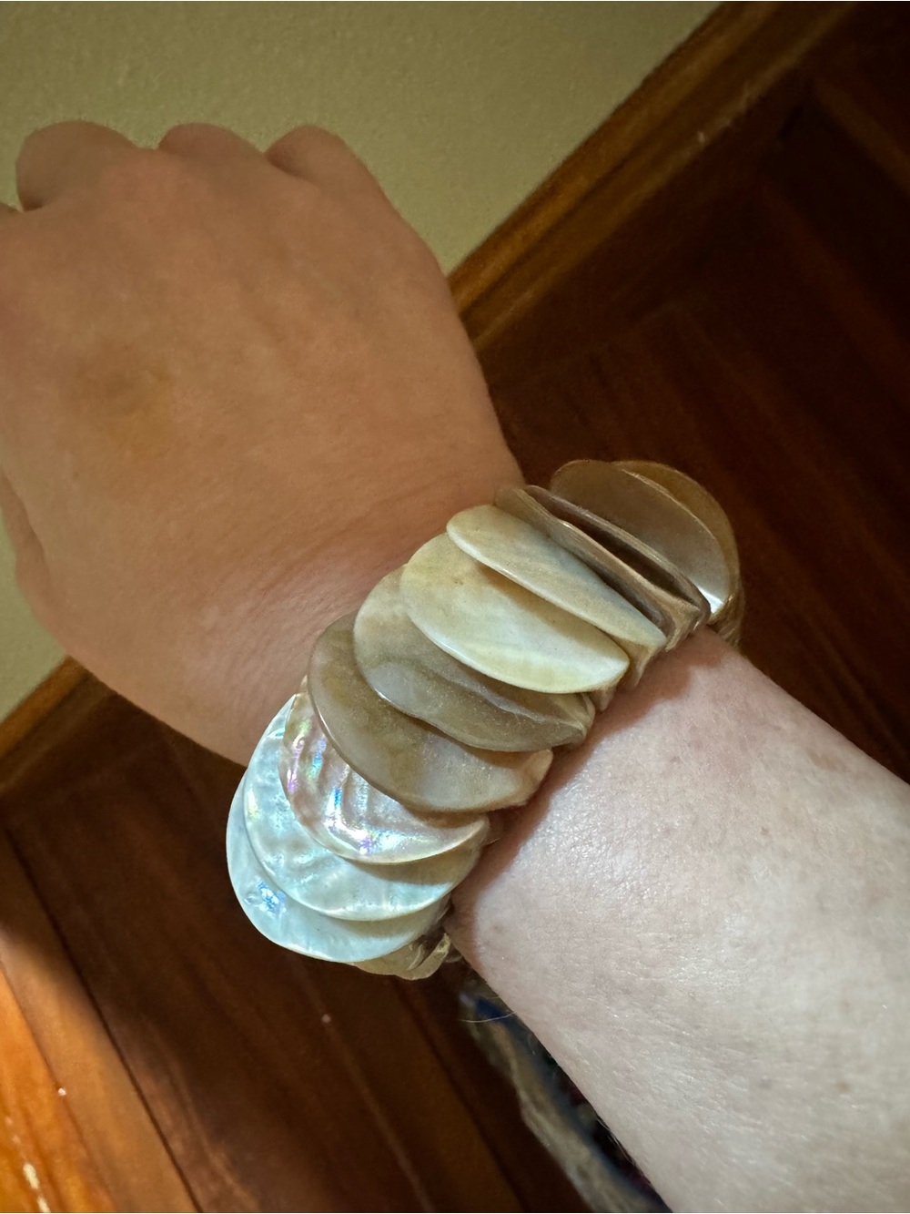 Vintage Mother-of-Pearl Shell Disk Bracelet in Cream and Iridescent Tones